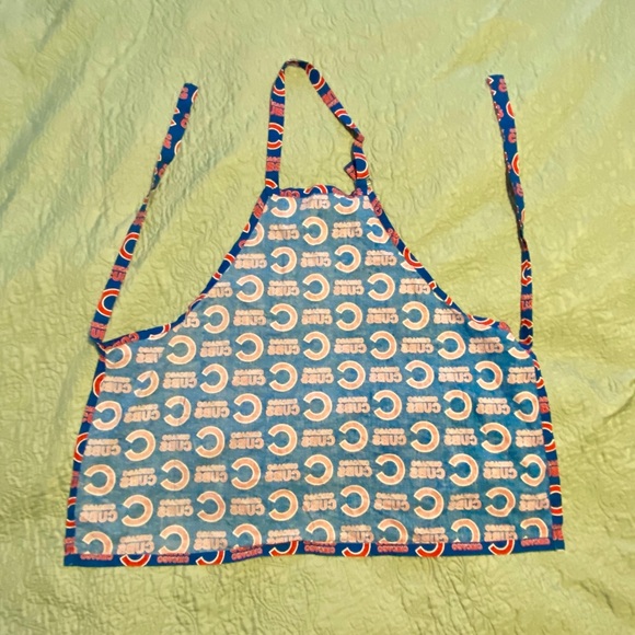 Chicago Cubs Apron - Like New - SOLD - Picture 6 of 12